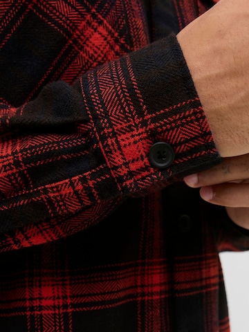 R.D.D. ROYAL DENIM DIVISION - Ajuste confortable Camisa 'RDDCHARLES' en rojo