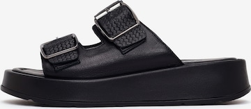 Derimod - Zapatos abiertos en negro: frente