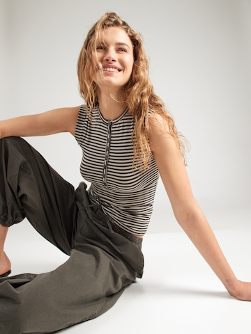 WEEKDAY - Top 'Ella' en gris: frente