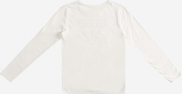 GUESS Тениска в бяло