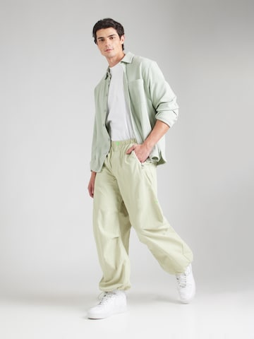 Nike SportswearLoosefit Hlače - zelena boja