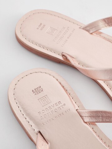 Next - Sandalias de dedo 'Forever Comfort®' en oro