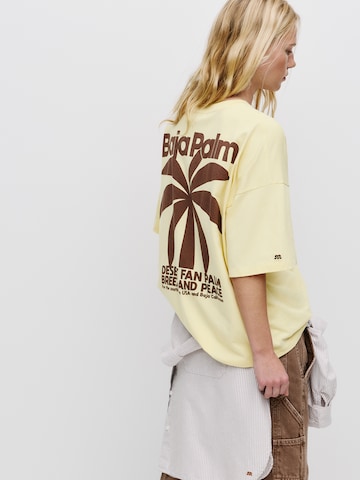 Pull&Bear Oversize t-shirt 'PACIFIC PALM' i gul: framsida