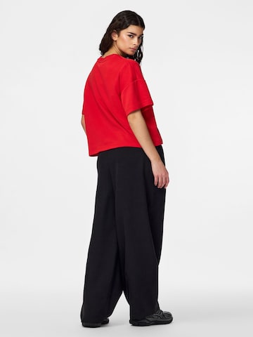 PIECES Sweatshirt 'PCChilli' in Rood