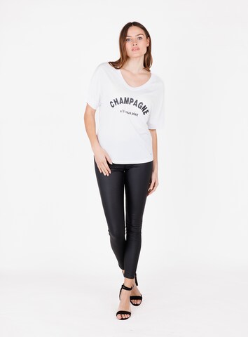 Key Largo Тениска 'CHAMPAGNE' в бяло