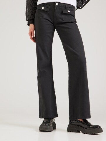 Bootcut Pantaloni di Monki in nero: frontale