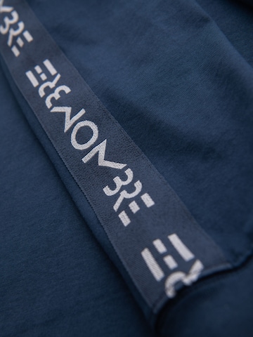 Tricou de la Ombre pe albastru