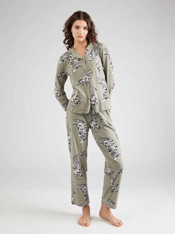 Chelsea Peers - Pijama em verde: frente