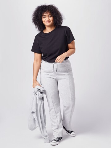 Regular Pantalon 'Delli' ONLY Carmakoma en gris