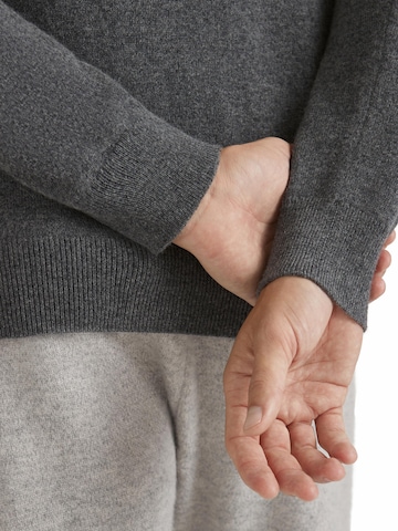 FALKE Sweater in Grey