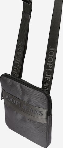 JOOP! Jeans - Bolso de hombro 'Modica Liam' en gris: frente