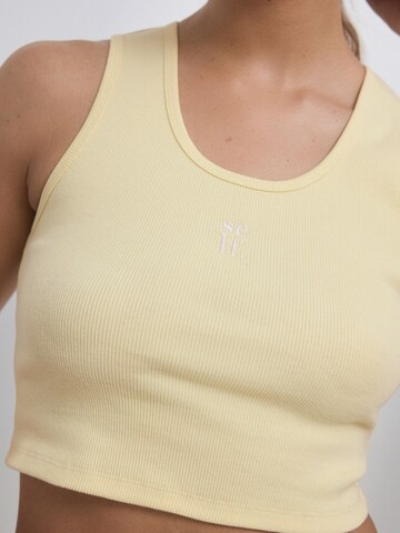 Haut self. en jaune