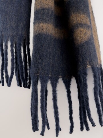 self. Oversized scarf in Blue