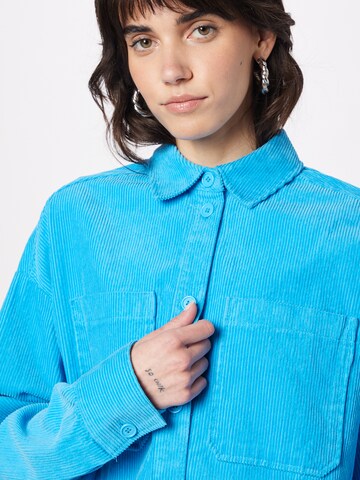 Monki Bluse in Blau