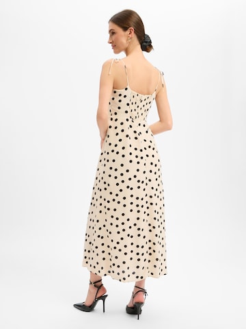 Marie Lund Jurk in Beige