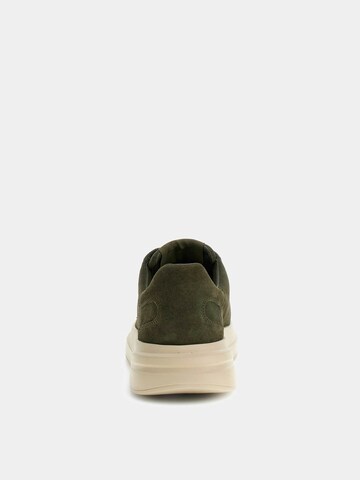 GUESS Sneakers in Green