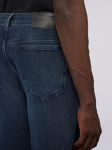 Coupe slim Jean Trussardi en bleu