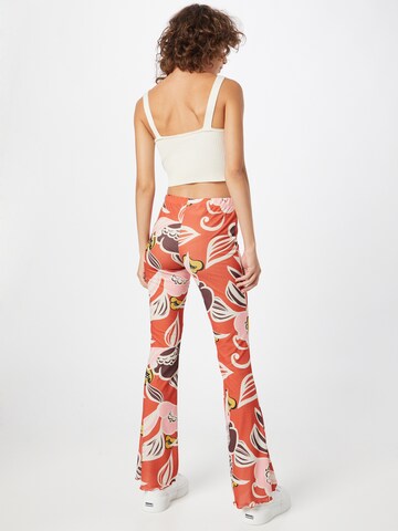 NEON & NYLON Flared Broek in Oranje