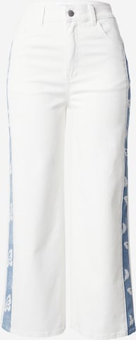 florence by mills exclusive for ABOUT YOU Lużny krój Jeansy 'Flourish' w kolorze biały: przód