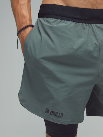 DRILLS Apparel Regular Sportbroek 'RECREATION 2-in-1 Shorts' in Groen