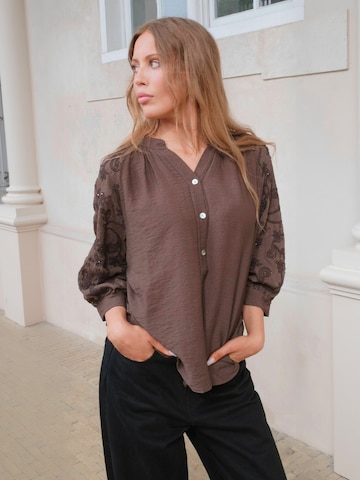 Maglietta ' Fride ' di TEESHOPPEN in marrone: frontale