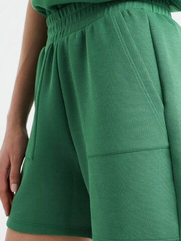 regular Pantaloni di WE Fashion in verde