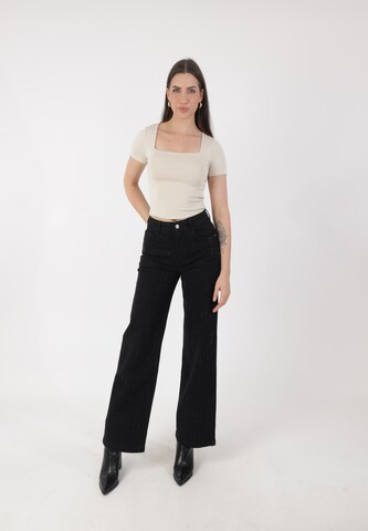 Elara Flared Jeans in Zwart