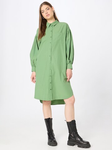 VERO MODA Платье-рубашка 'HELLA' в Зеленый: спереди