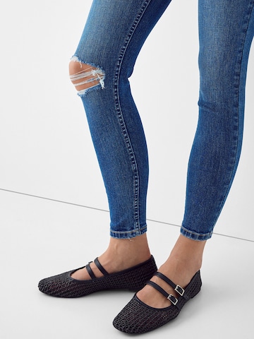 Bershka Skinny Jeans in Blau