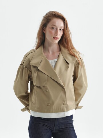 TorWeit Between-Seasons Coat 'Double-breasted cropped trench coat' in Green