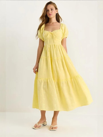 Bianco Lucci Kleid in Gelb: Vorderseite