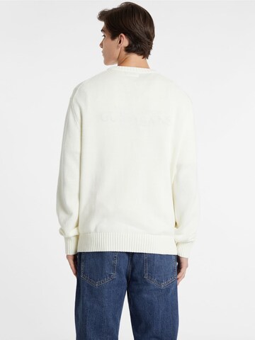 GUESS Sweater in White