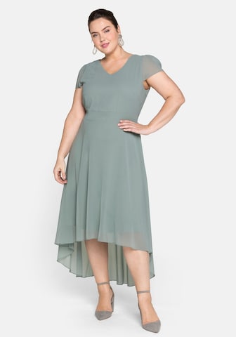 Robe de cocktail SHEEGO en vert : devant