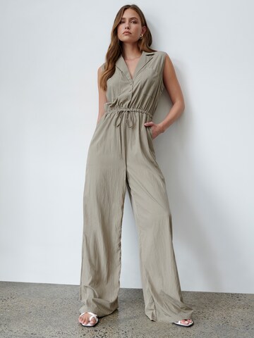 Tuta jumpsuit 'Zimi' di Willa in grigio: frontale