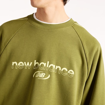 Felpa 'Trackside French Terry Crew' di new balance in verde