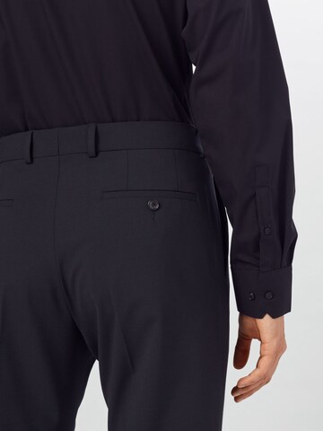 s.Oliver BLACK LABEL Slimfit Παντελόνι με τσάκιση σε μαύρο