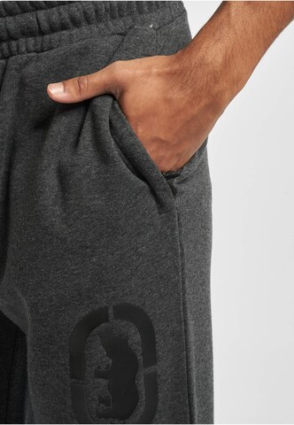 Tapered Pantaloni de la Ecko Unlimited pe gri