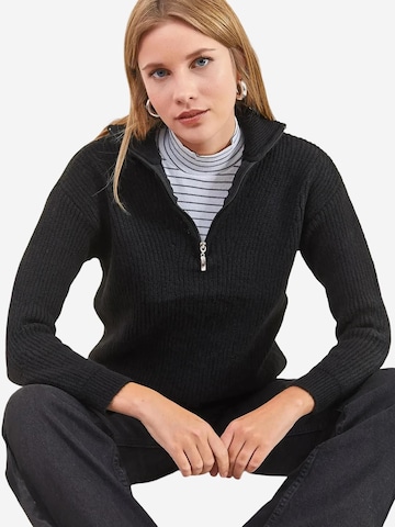 Bianco Lucci Sweater in Black