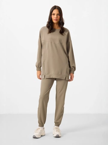Tommy Life Sweatsuit in Brown: front