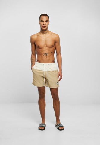 Pantaloncini da bagno di Urban Classics in beige