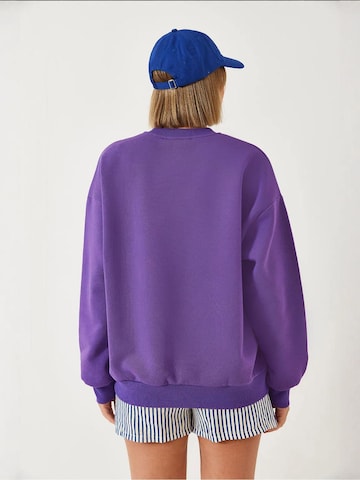 Bianco Lucci Sweatshirt in Lila