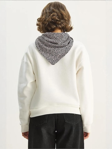Bianco Lucci Sweatshirt in White