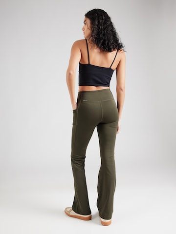 PUMA - Bootcut Pantalón deportivo 'Tad Essentials' en verde