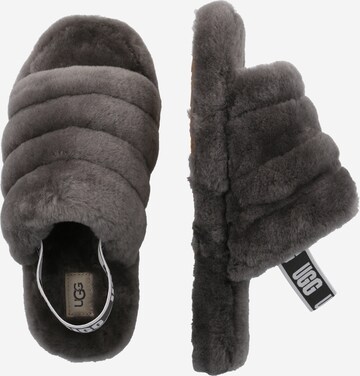 UGG - Pantufa em cinzento