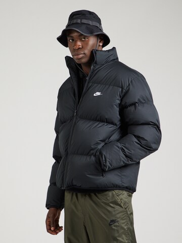 Veste d’hiver 'Club' Nike Sportswear en noir : devant