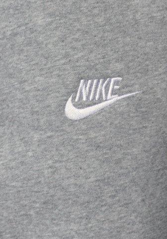 Effilé Pantalon 'Club Fleece' Nike Sportswear en gris