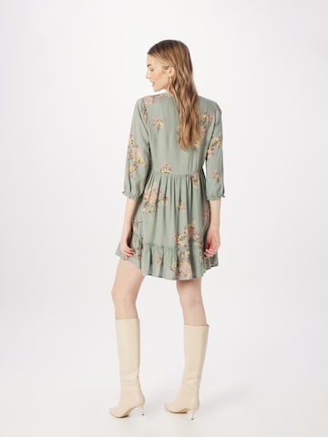 Rochie 'Ella' de la ABOUT YOU pe verde