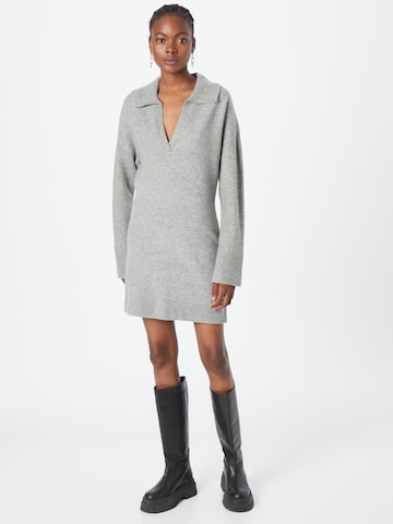 Abercrombie & Fitch Úpletové šaty – šedá: přední strana