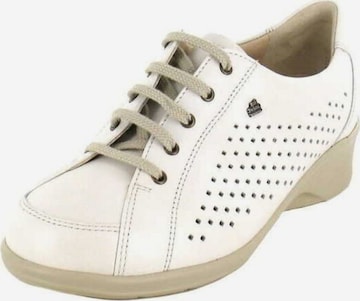 Finn Comfort Lace-Up Shoes in Beige: front