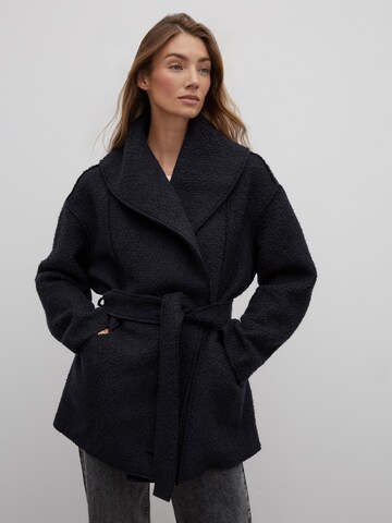 Cappotto di mezza stagione di RÆRE by Lorena Rae in nero: frontale
